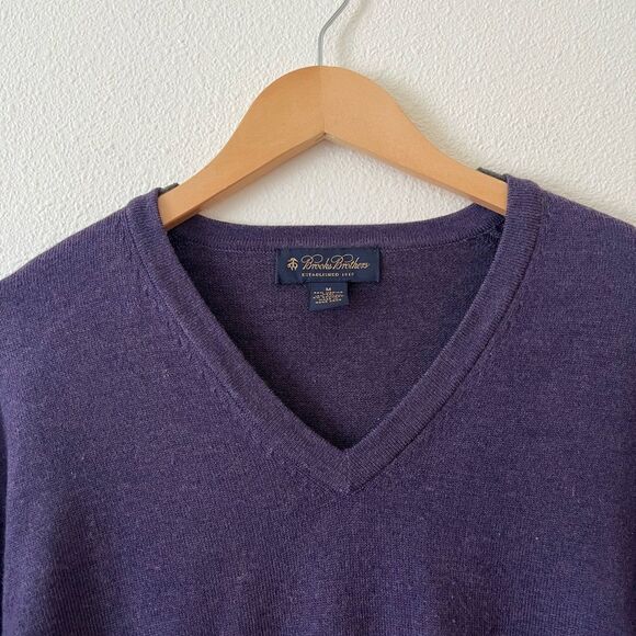 Brooks Brothers Merino wool V Neck Men sweater size Medium - Picture 3 of 4